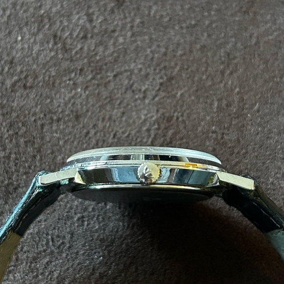 Silver Analog Watch - Picture 2 of 3